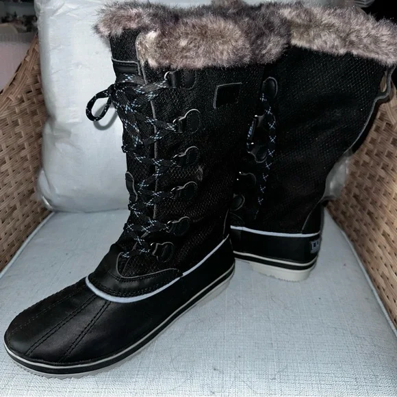 L.L. Bean Primaloft Women's Dark Blue Winter Boots with Fur Trim - Picture 5 of 8
